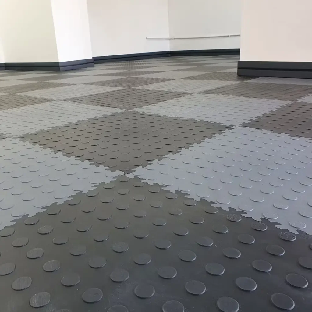 Non slip rubber tiles